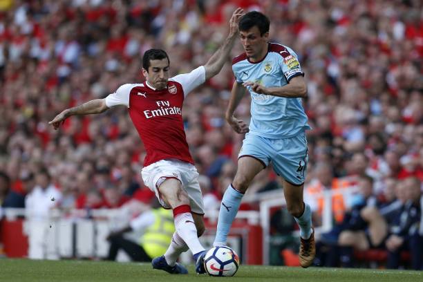 国安4-1完胜申花，方昊2球成关键，张玉宁争夺主力位置.