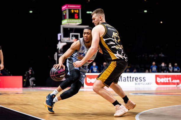 策略也让球 策略也让球