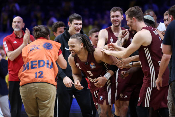 美网友:保罗在偷笑 快船一群软蛋&拆队重建吧 白送雷霆前三签位(美网友吐槽:保罗暗笑,快船太软该拆队重建,雷霆恐将白捡前三签位)