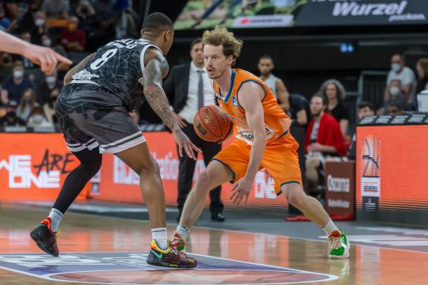 FIFA最佳球员投票亮点：C罗、姆巴佩未参与；西班牙将帅没投登贝莱（FIFA年度最佳投票看点：C罗、姆巴佩缺席，西班牙主帅与队长未投登贝莱）